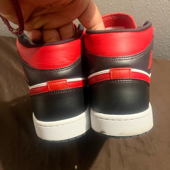 Nike Kids' Black and Red Sneakers Air Jordan 1 Mid Bred - Picture 5 of 6